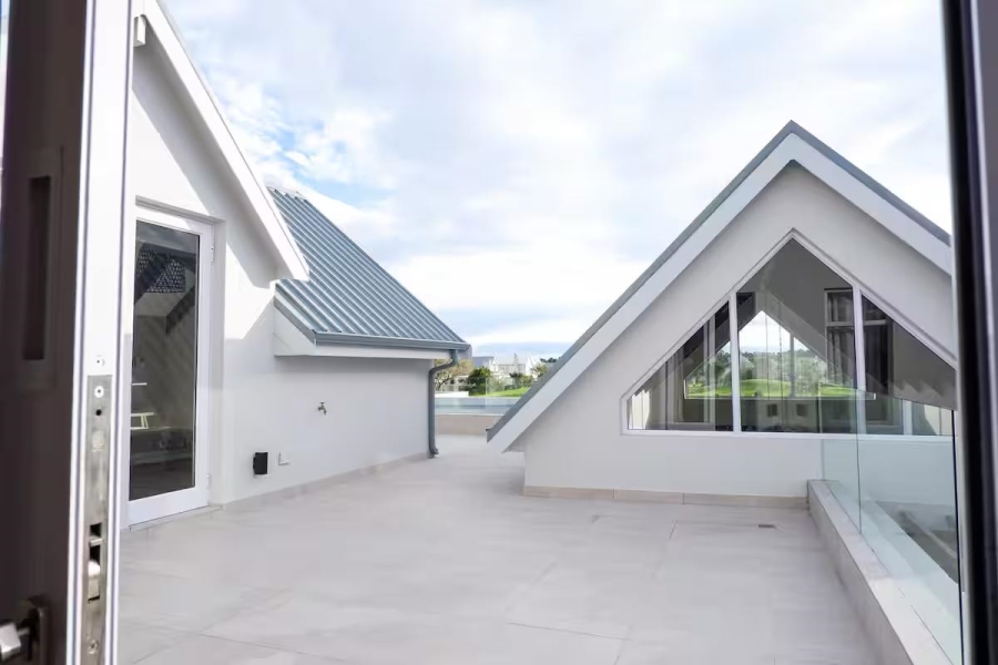 6 Bedroom Property for Sale in Kingswood Golf Estate Western Cape